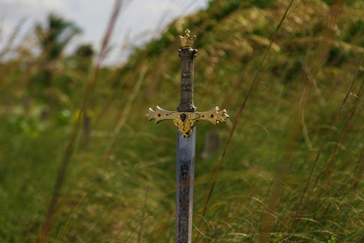 Pedang yang mirip dengan Excalibur ditemukan di Spanyol, berasal dari era kejayaan Islam.
