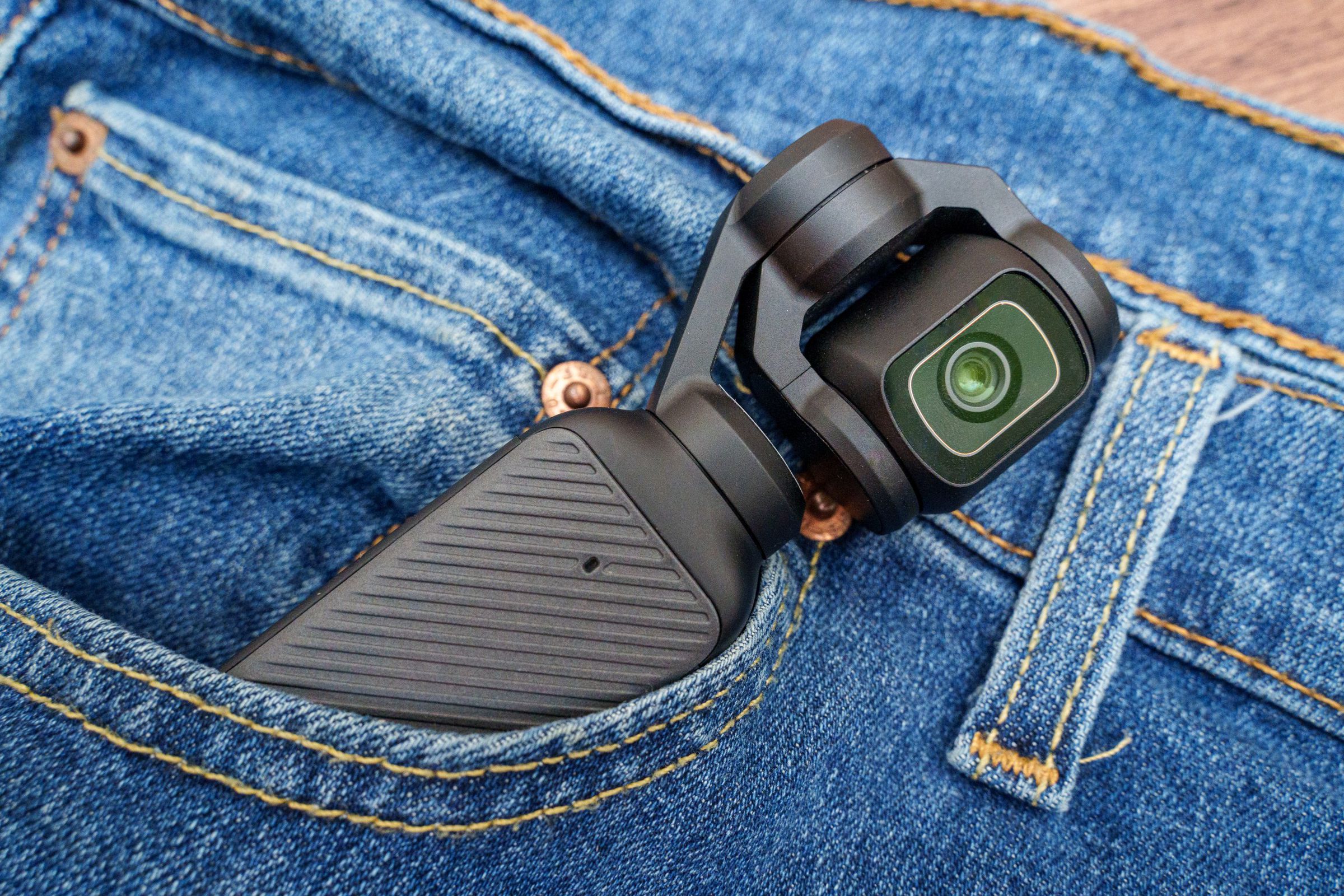 Meskipun namanya Pocket 3, kamera ini nggak nyaman banget buat dimasukin ke kantong sempit