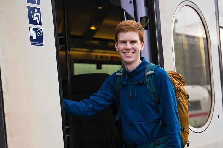 Lasse Stolley yang tinggal setiap hari di kereta api Jerman [Instagram/lessestolley]