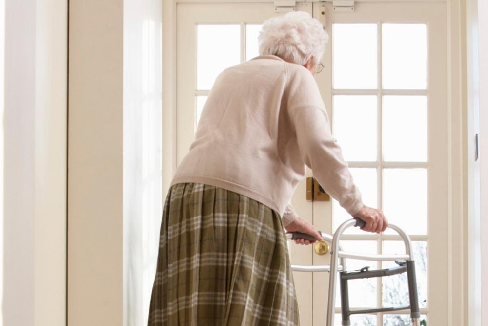 Gejala demensia sering dialami oleh lansia.