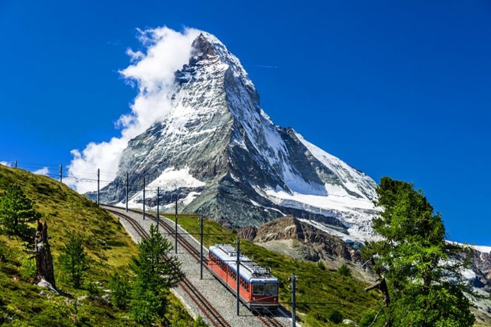 Swiss, salah satu negara terindah sekaligus termahal untuk dikunjungi.